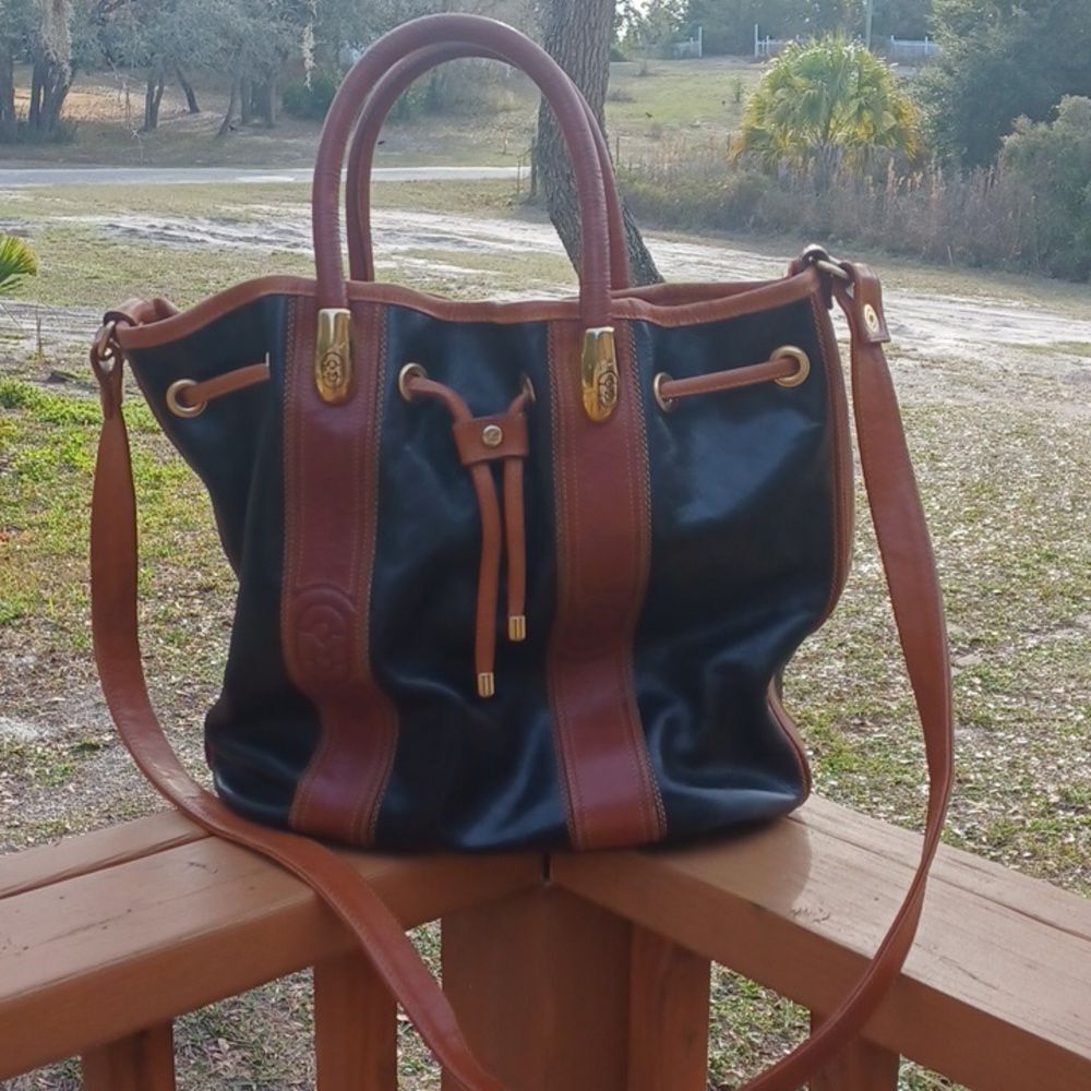 Marino Orland Italy VTG ExCondtion Large Black Bucket Bag Leather-Gold Hardware